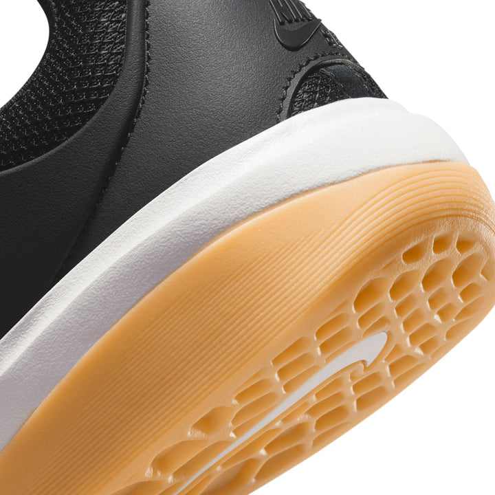Nike SB Zoom Nyjah 3 - Black / White / Gum